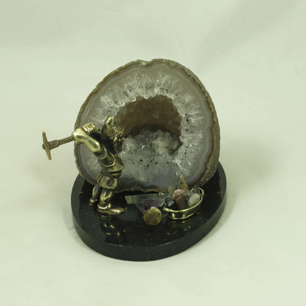 Гном геолог, жеода агата, подставка долерит